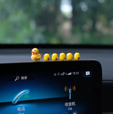 Mini Patos Decorativos para Coche | Set de 5 Adornos para Salpicadero y Espejo Retrovisor – Regalo Original para Hombre y Mujer