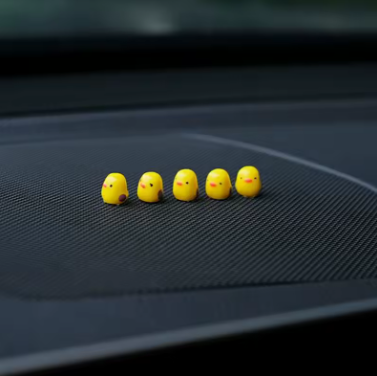 Mini Patos Decorativos para Coche | Set de 5 Adornos para Salpicadero y Espejo Retrovisor – Regalo Original para Hombre y Mujer
